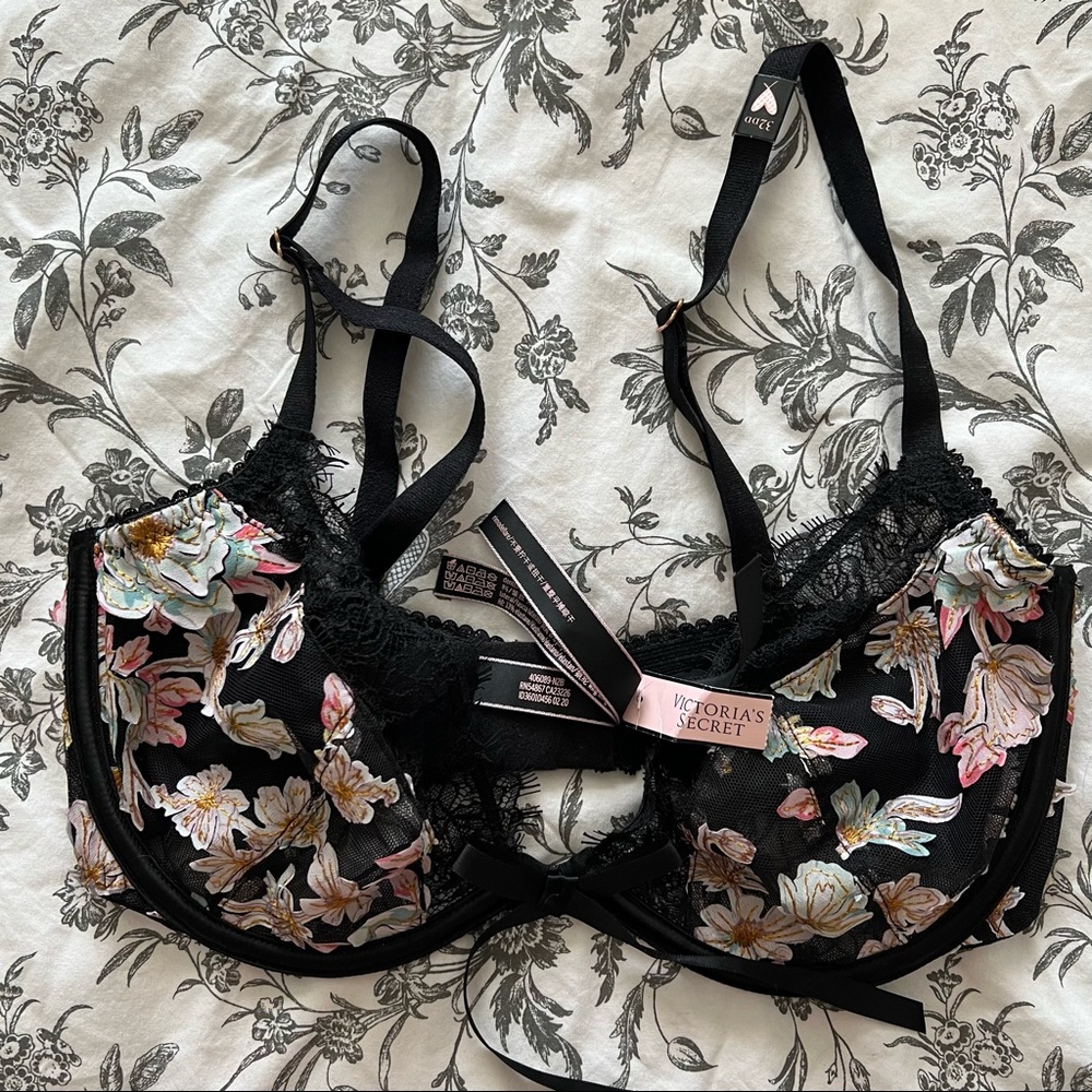 Victoria’s Secret Floral Lace Bra